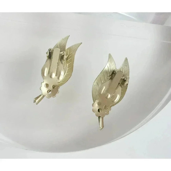 Vintage Gold Toned Layered Leaf / Foliage Shaped 80's Clip On Stud Earrings - Picture 6 of 7
